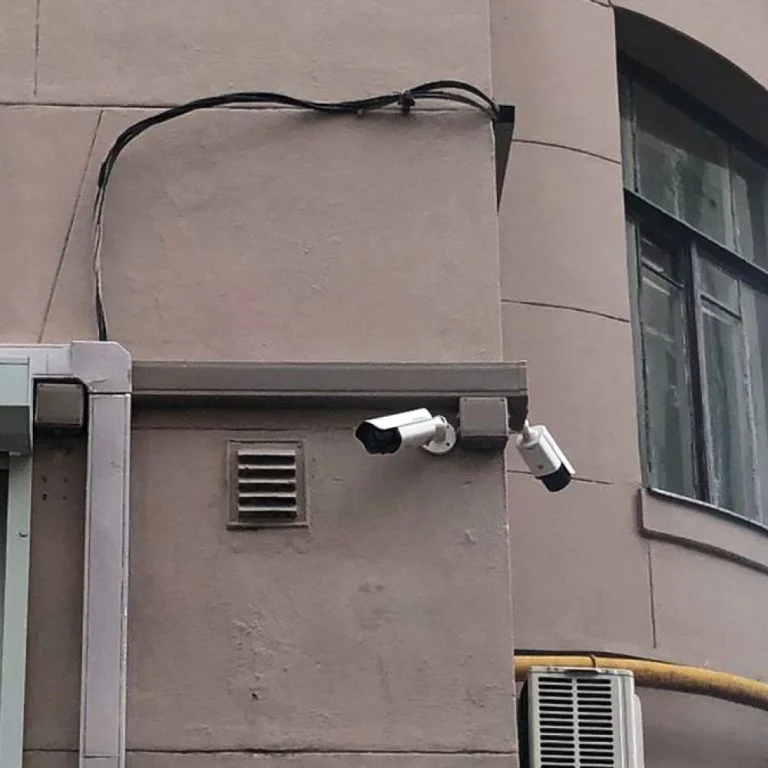 Пример 8: монтаж камеры без системы BOXFORCAM™ — «до»