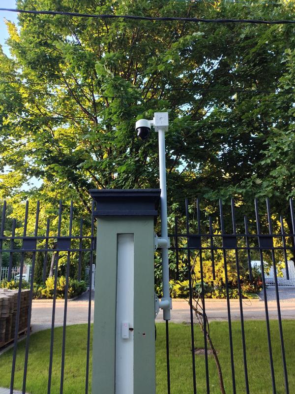 Камера на столбе у забора — уличный монтаж BOXFORCAM™, IP66