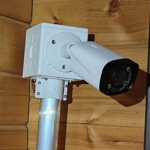 BOXFORCAM™ 4K — камера на кубической коробке на алюминиевой трубе